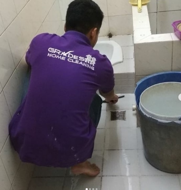 contract cleaning pembersihan toilet